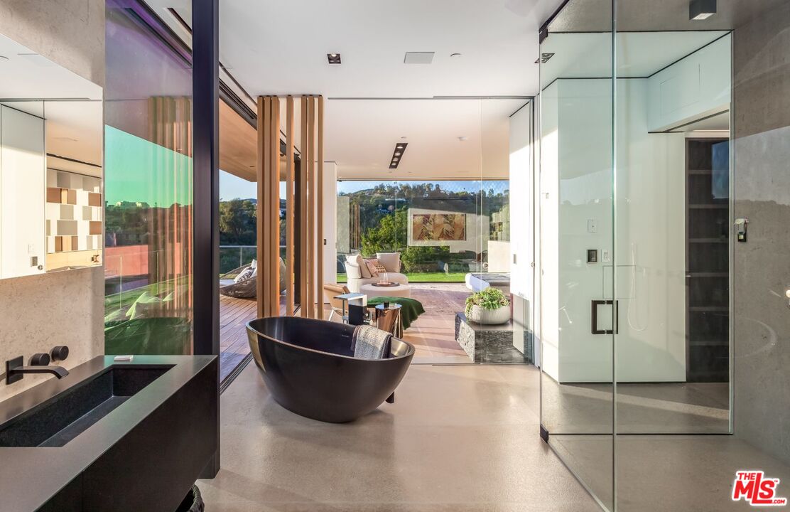 281 Bentley Circle Los Angeles, CA 90049 - Photo 16 of 34