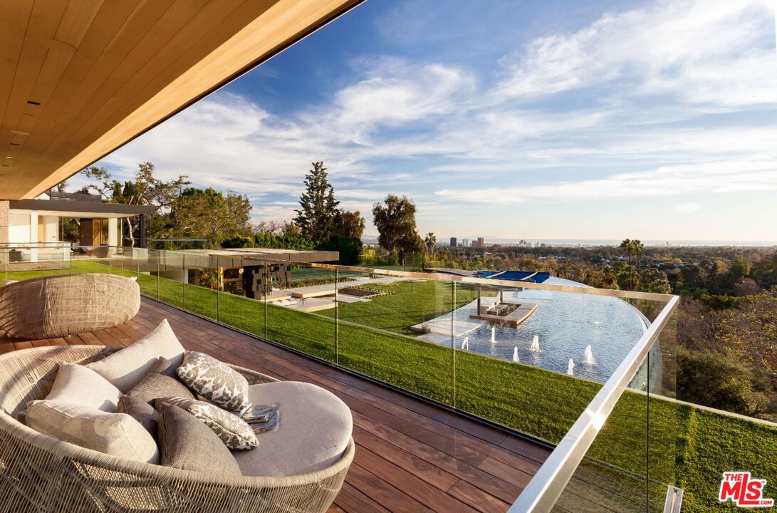 281 Bentley Circle Los Angeles, CA 90049 - Photo 17 of 34