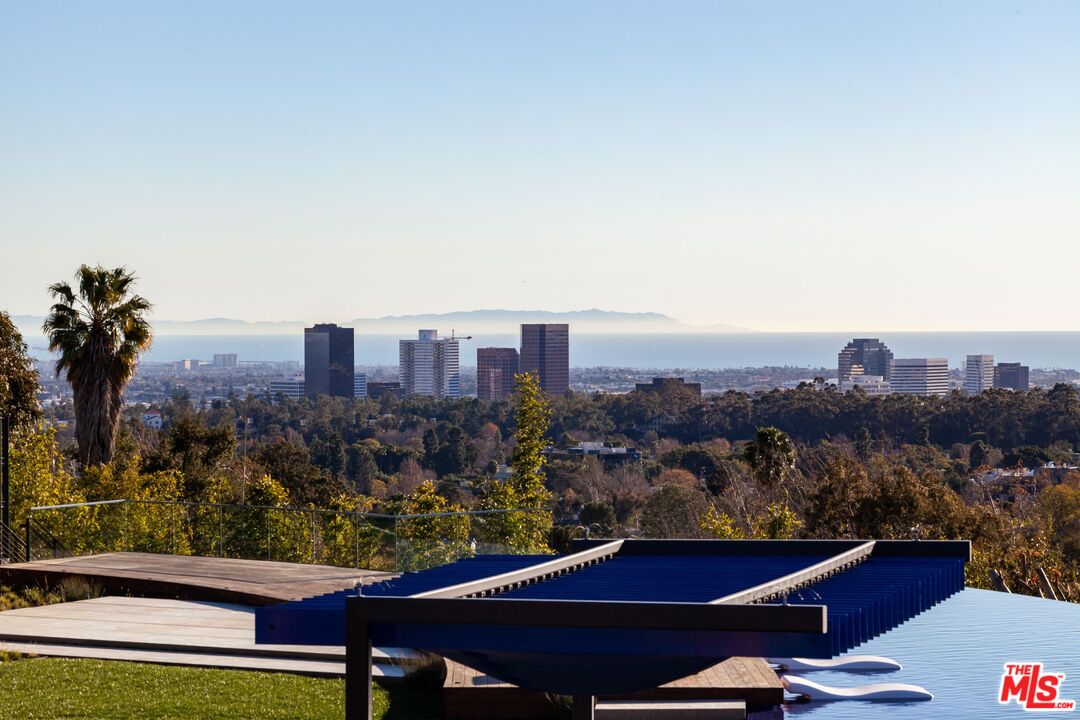 281 Bentley Circle Los Angeles, CA 90049 - Photo 18 of 34