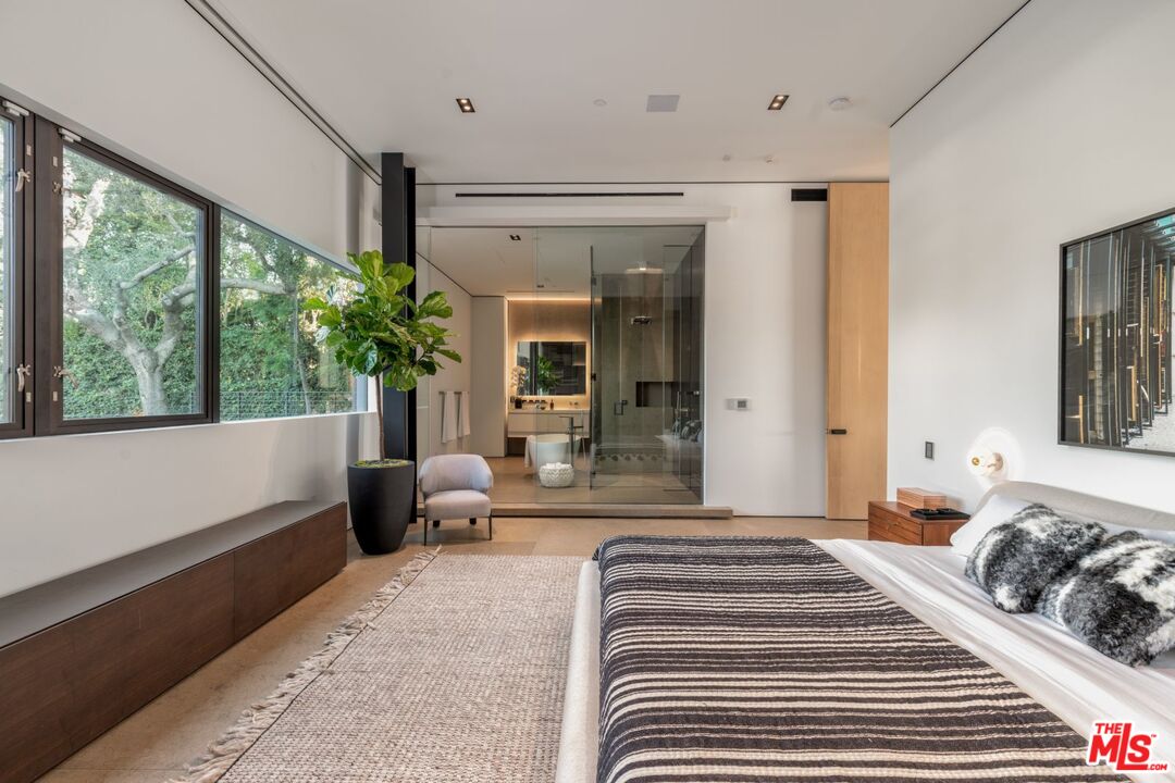 281 Bentley Circle Los Angeles, CA 90049 - Photo 21 of 34