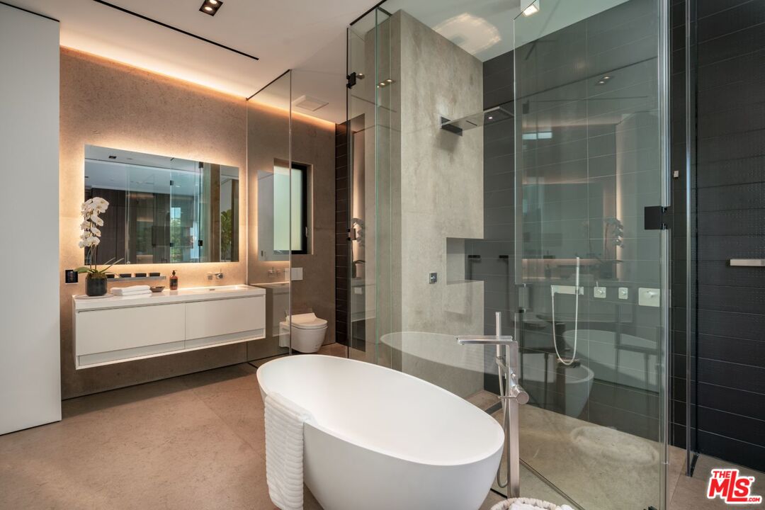 281 Bentley Circle Los Angeles, CA 90049 - Photo 22 of 34