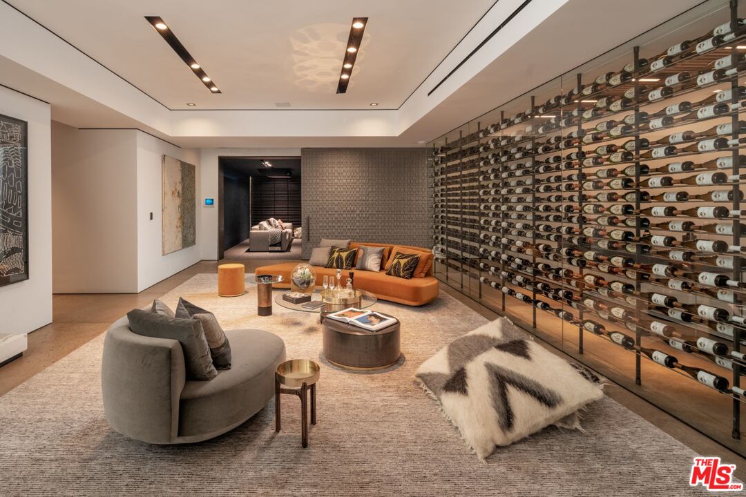 281 Bentley Circle Los Angeles, CA 90049 - Photo 24 of 34