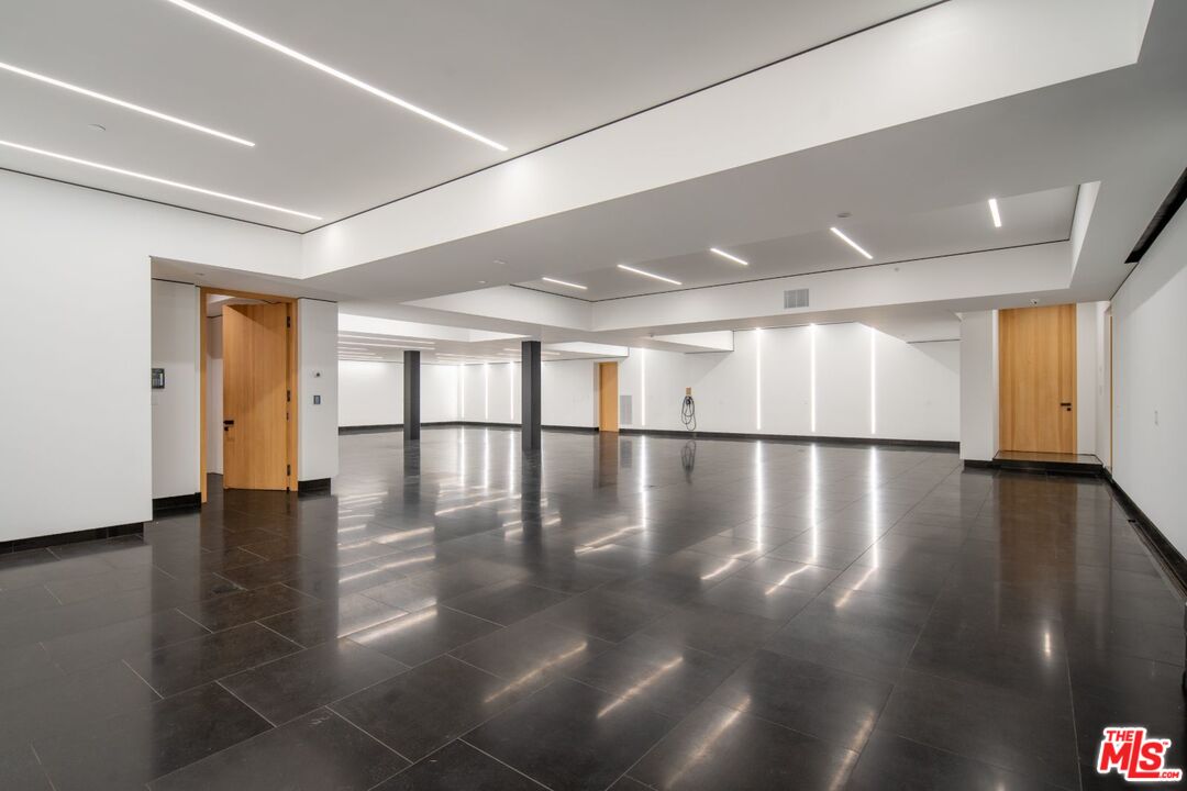 281 Bentley Circle Los Angeles, CA 90049 - Photo 27 of 34