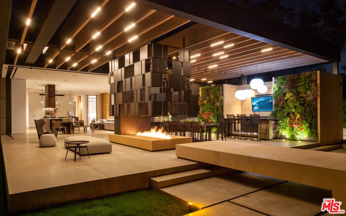 281 Bentley Circle Los Angeles, CA 90049 - Photo 30 of 34