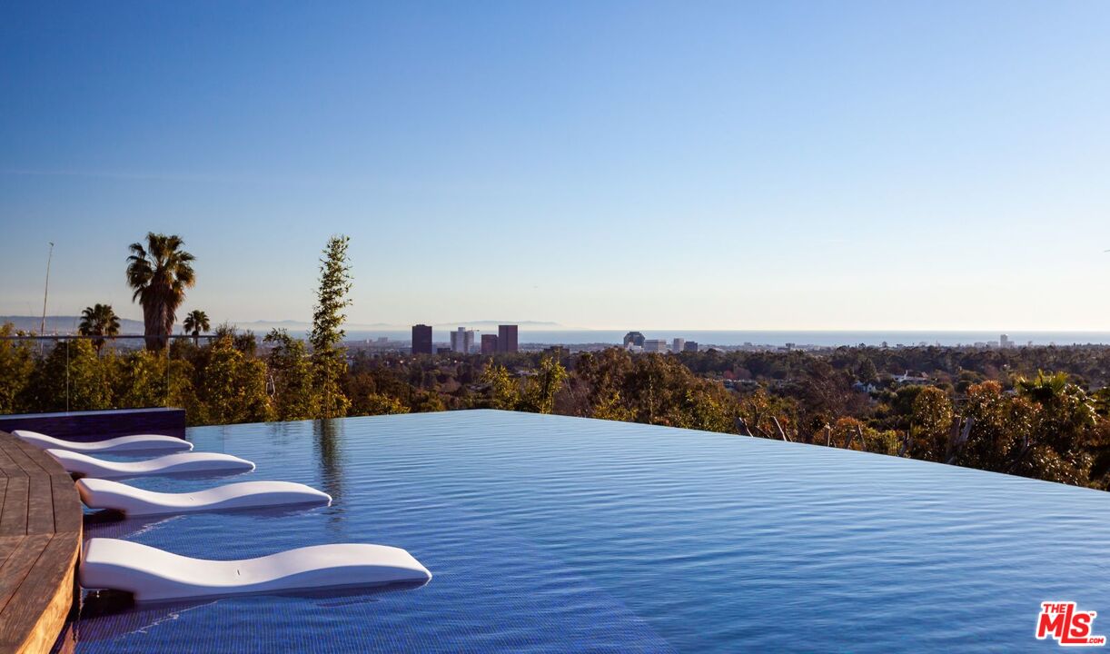 281 Bentley Circle Los Angeles, CA 90049 - Photo 4 of 34