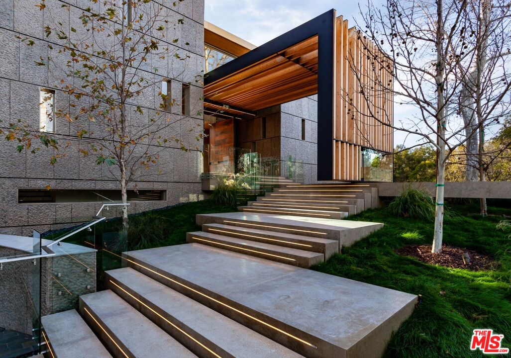 281 Bentley Circle Los Angeles, CA 90049 - Photo 6 of 34