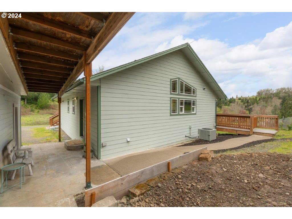 5213 Buckhorn Road Roseburg, OR 97470 - Photo 28 of 44 Gallery Image 28