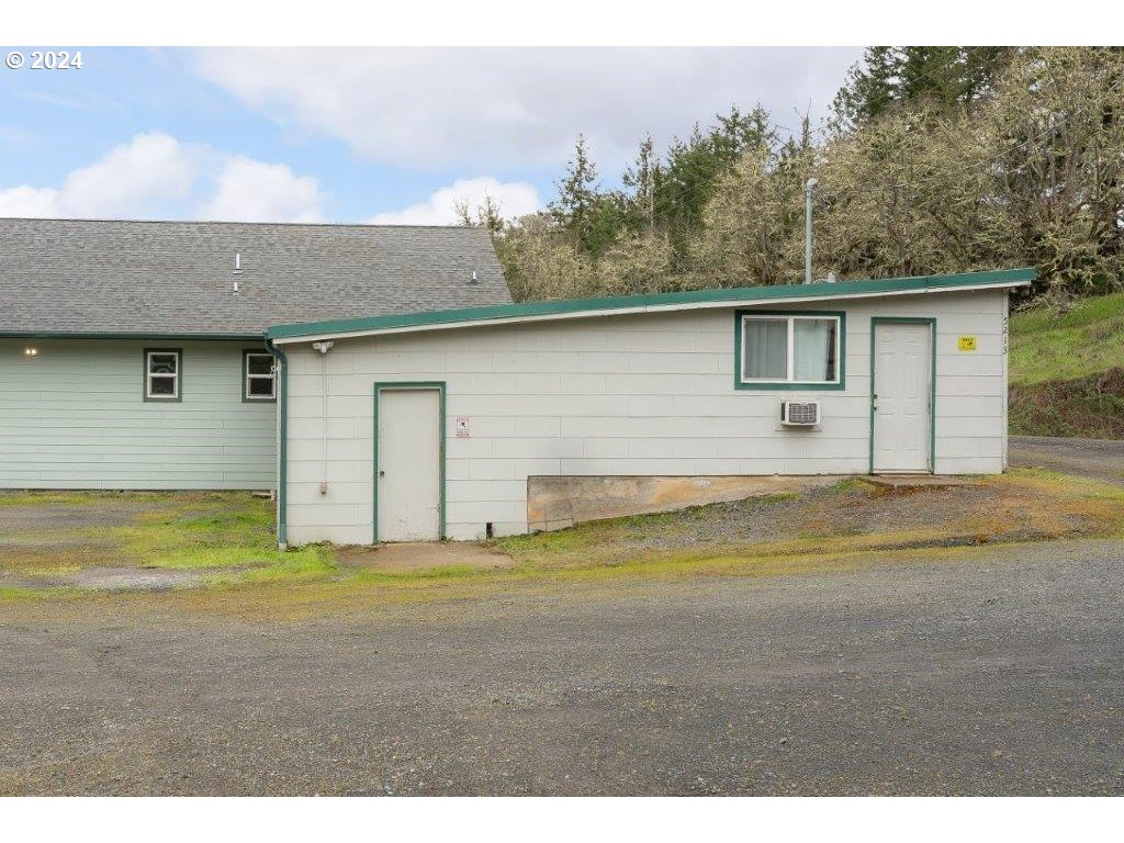 5213 Buckhorn Road Roseburg, OR 97470 - Photo 38 of 44 Gallery Image 38