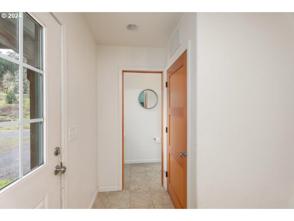 5213 Buckhorn Road Roseburg, OR 97470 - Photo 10 of 44 Gallery Image 10