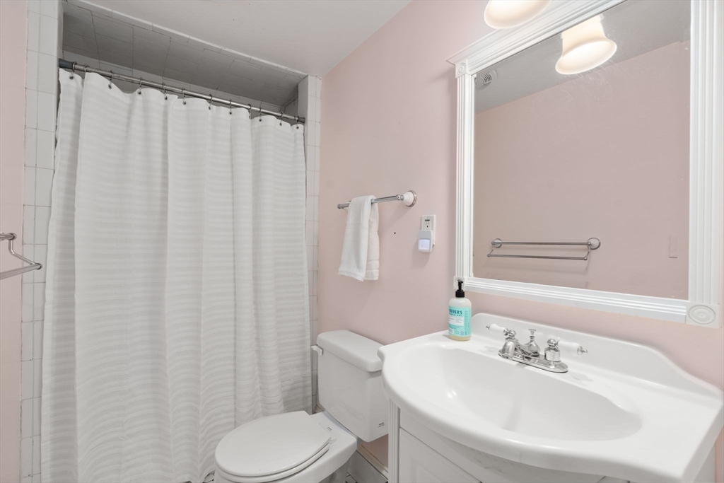 8 Avon Road Wellesley, MA 02482 - Photo 19 of 28