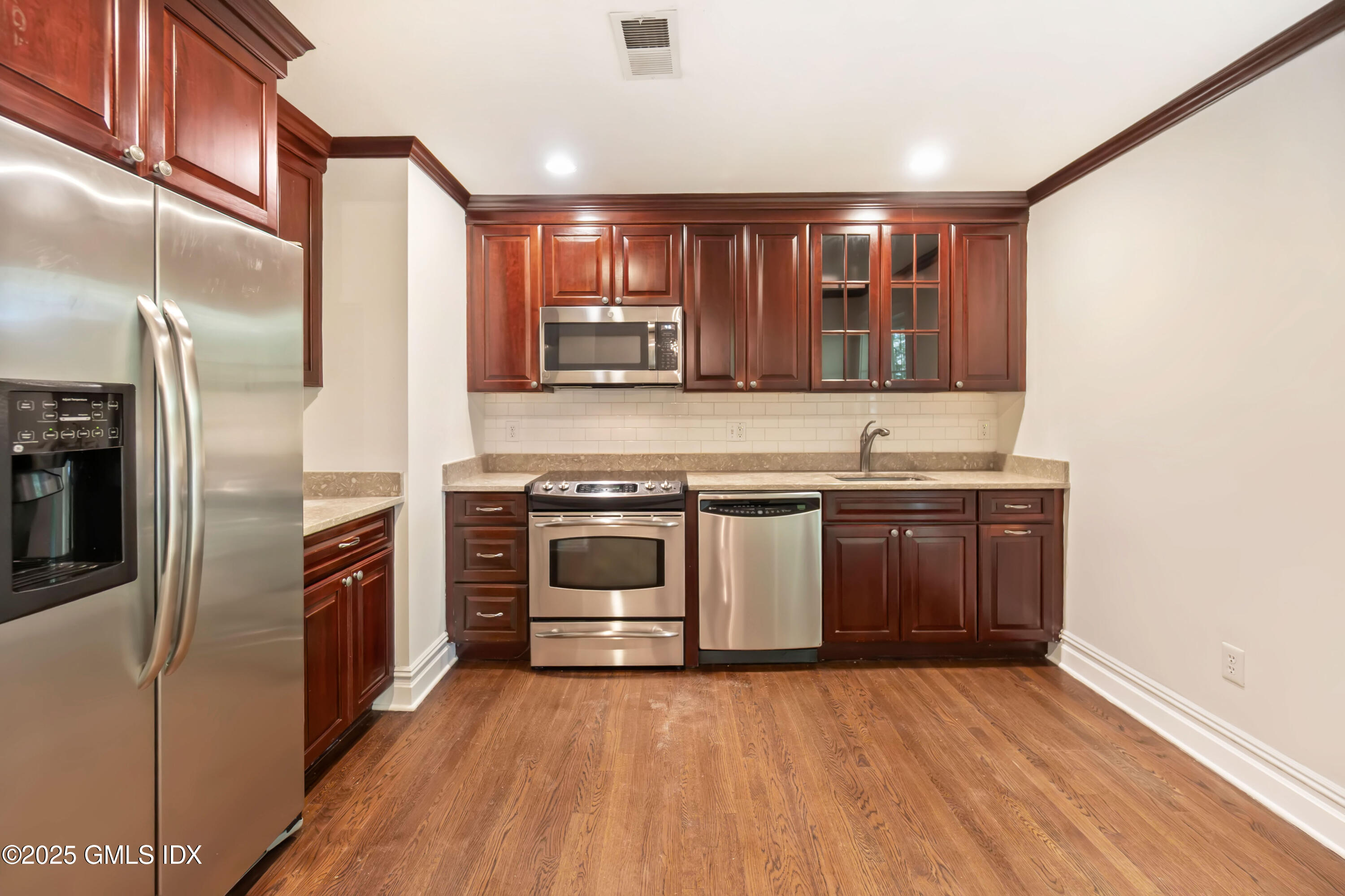 235 Weaver Street, Unit 6C Greenwich, CT 06831 - Photo 3 of 24 06