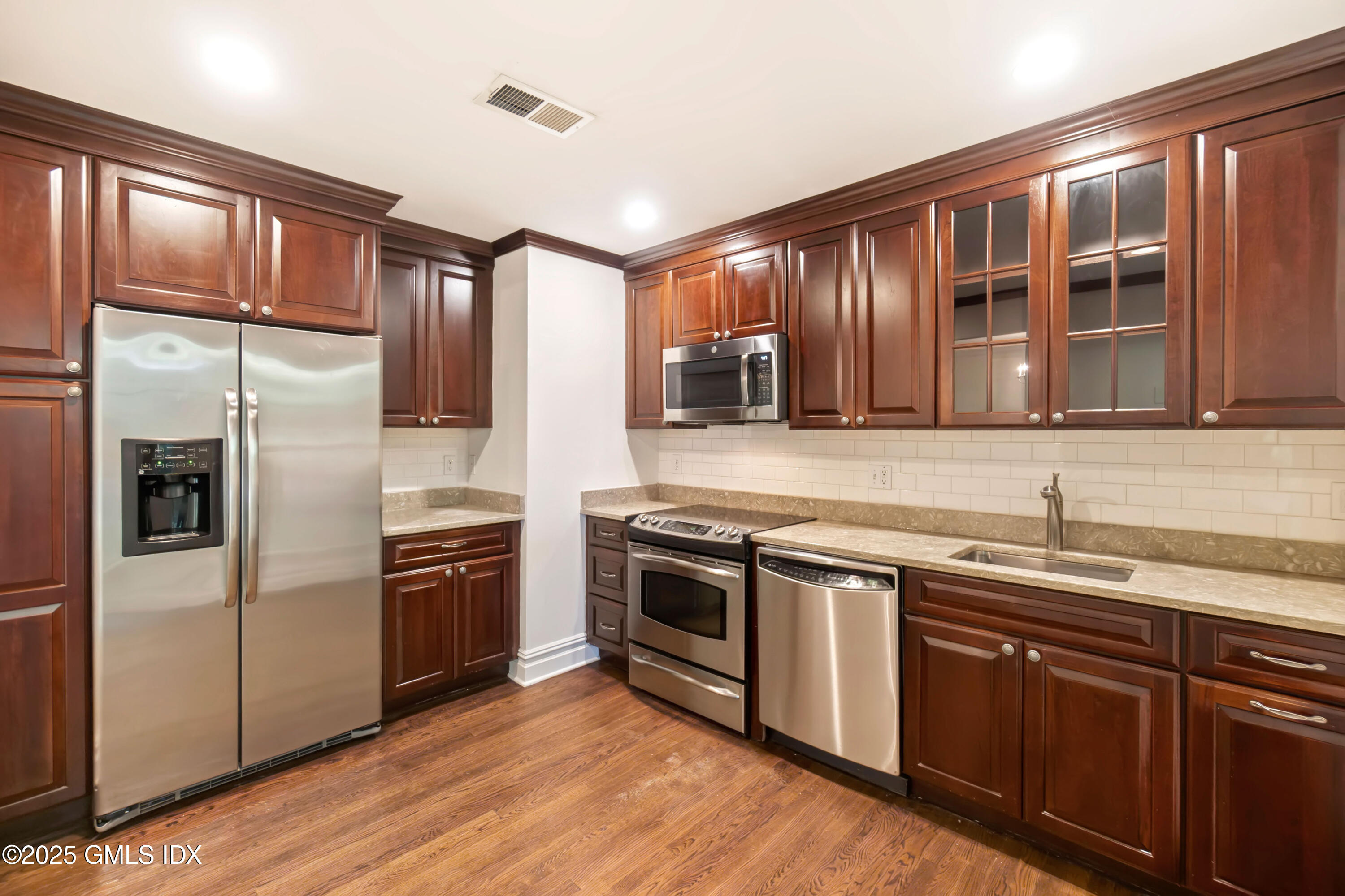 235 Weaver Street, Unit 6C Greenwich, CT 06831 - Photo 4 of 24 07