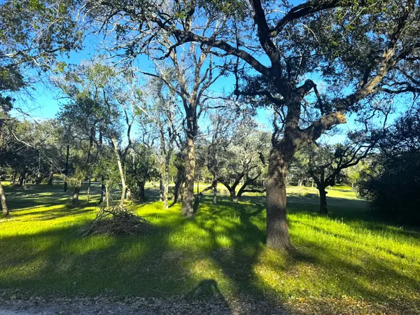 $4,900 | 548 Grand Oak Street, Palacios, TX 77465