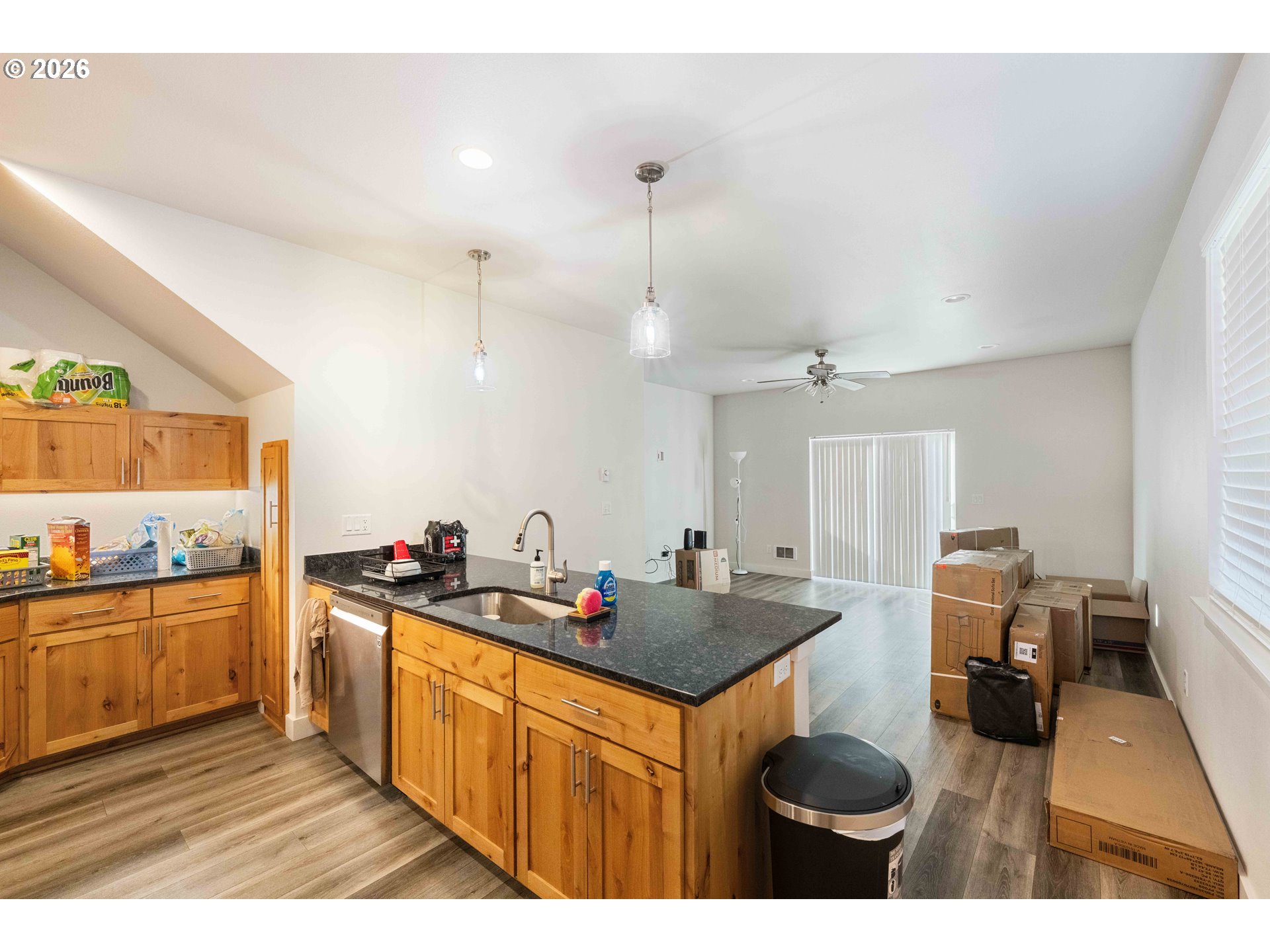 752 Madison Street Coos Bay, OR 97420 - Photo 6 of 44