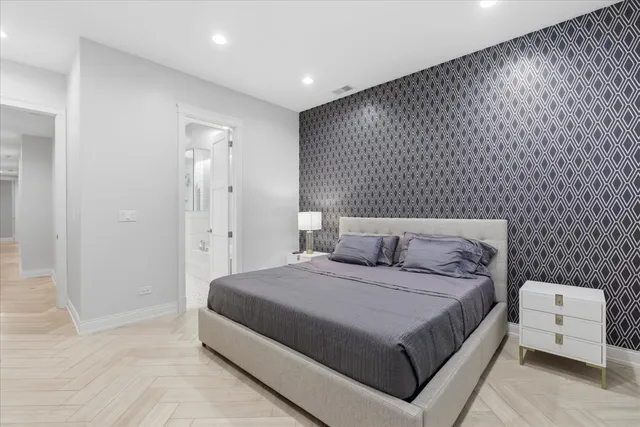 $1,300,000 | 850 West Lill Avenue, Unit 1, Chicago, IL 60614