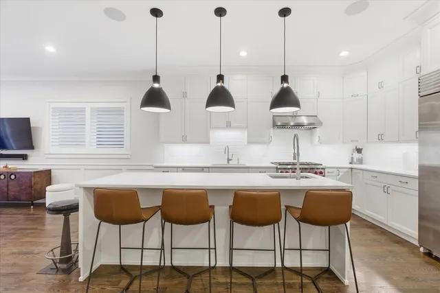 $1,300,000 | 850 West Lill Avenue, Unit 1, Chicago, IL 60614