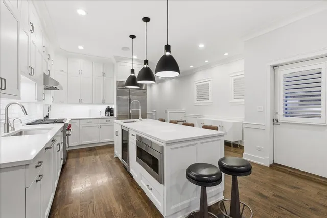 $1,300,000 | 850 West Lill Avenue, Unit 1, Chicago, IL 60614