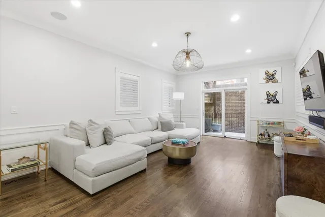 $1,300,000 | 850 West Lill Avenue, Unit 1, Chicago, IL 60614