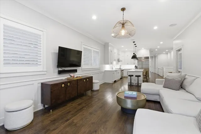 $1,300,000 | 850 West Lill Avenue, Unit 1, Chicago, IL 60614