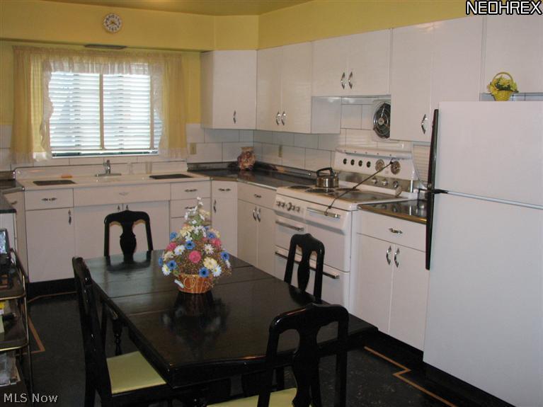 269 Canton Road Akron, OH 44312 - Photo 3 of 10 Gallery Image 3