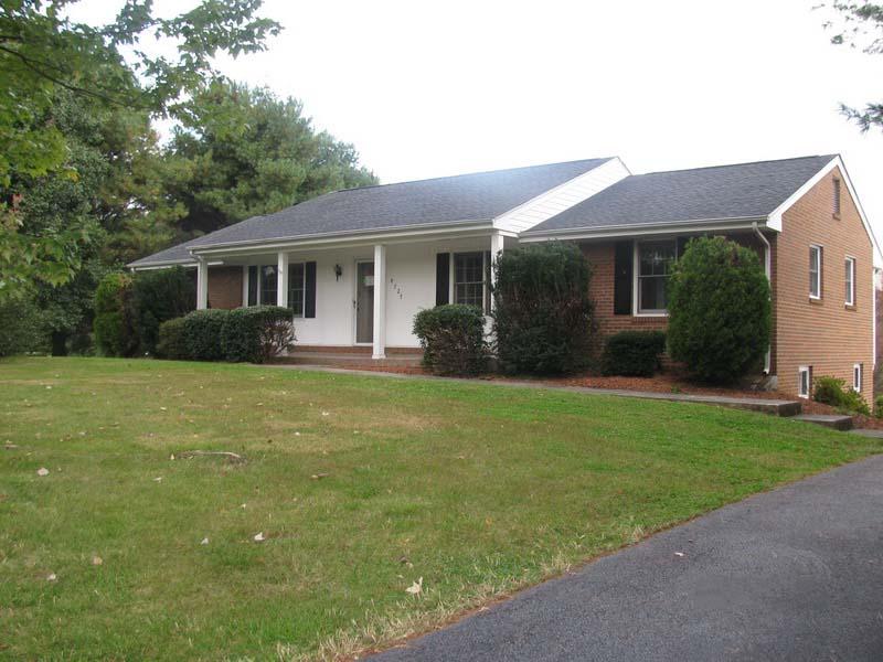 4727 Huntridge Road Roanoke, VA 24012 - Photo 1 of 16 FRONT