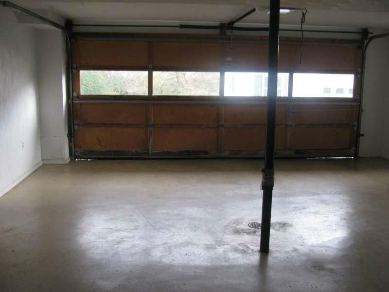 4727 Huntridge Road Roanoke, VA 24012 - Photo 12 of 16 garage
