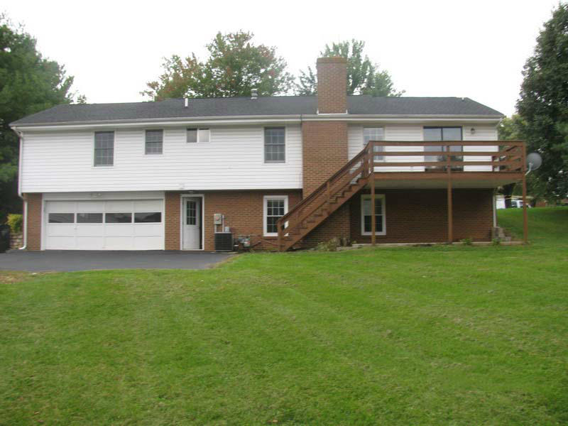 4727 Huntridge Road Roanoke, VA 24012 - Photo 3 of 16 rear yard