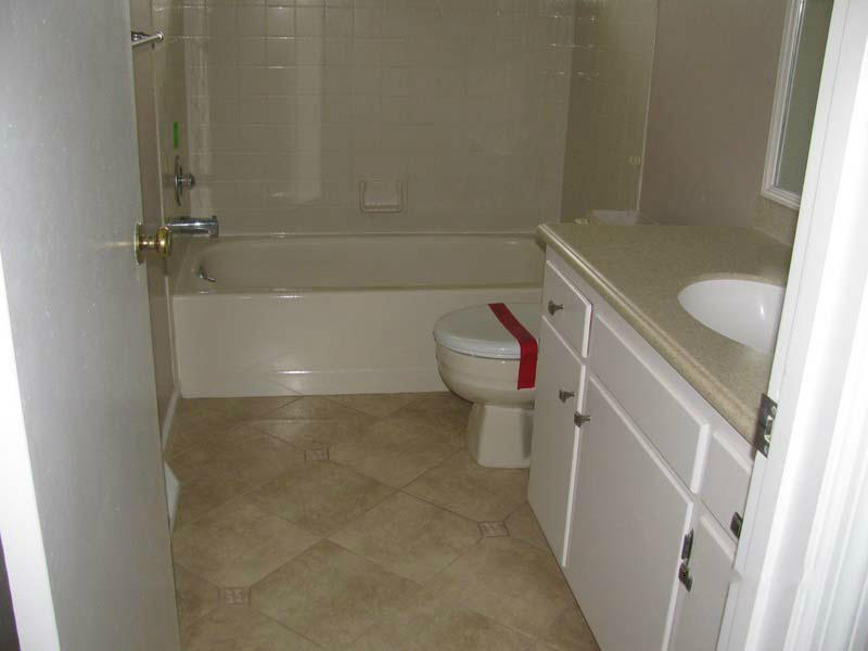 4727 Huntridge Road Roanoke, VA 24012 - Photo 4 of 16 bath