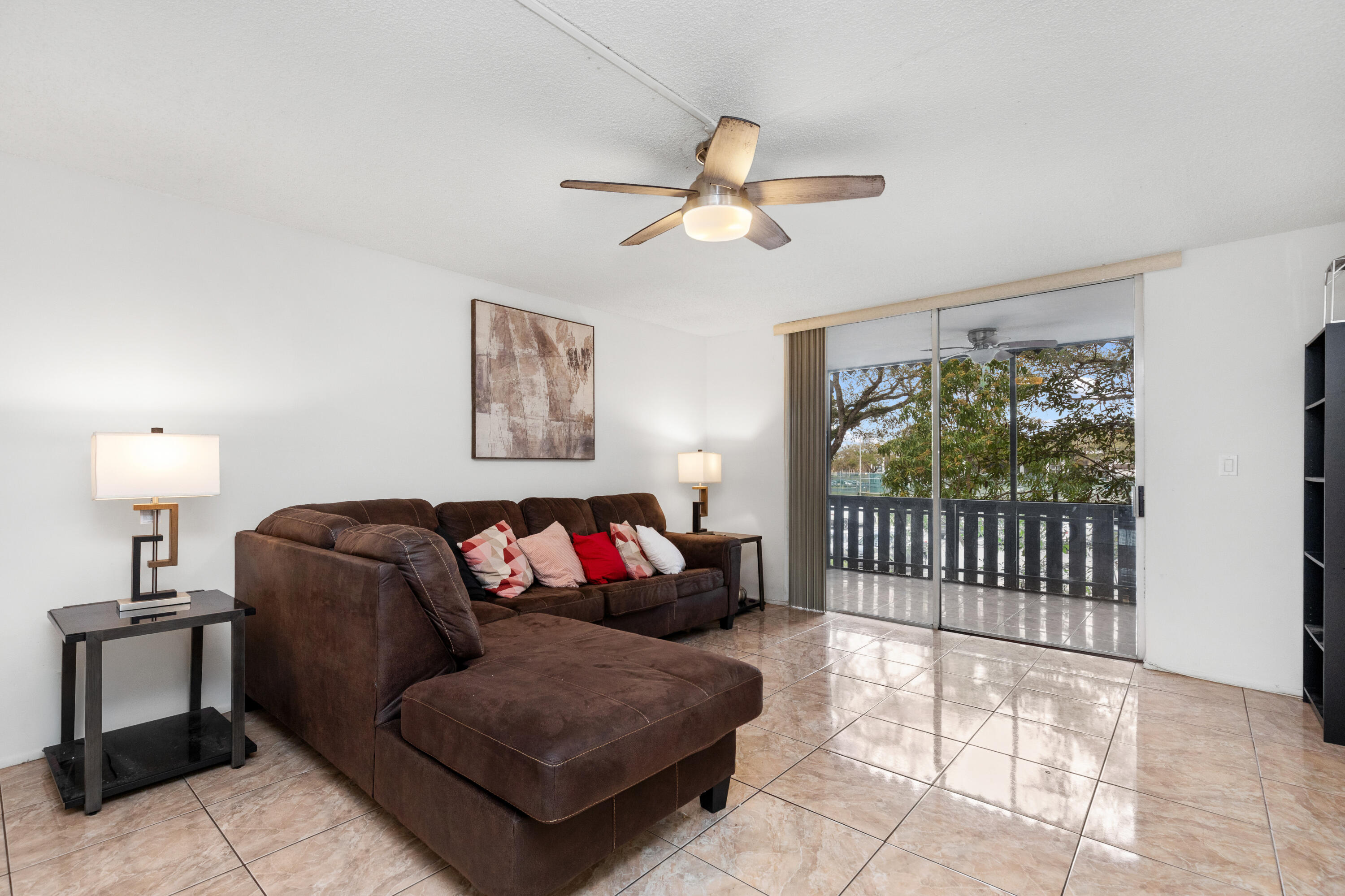 3710 Inverrary Drive, Unit 2G Lauderhill, FL 33319 - Photo 21 of 42 1I6A3308