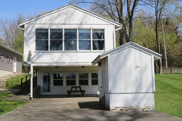 $2,100,000 | 59388 41st Street, Paw Paw, MI 49079