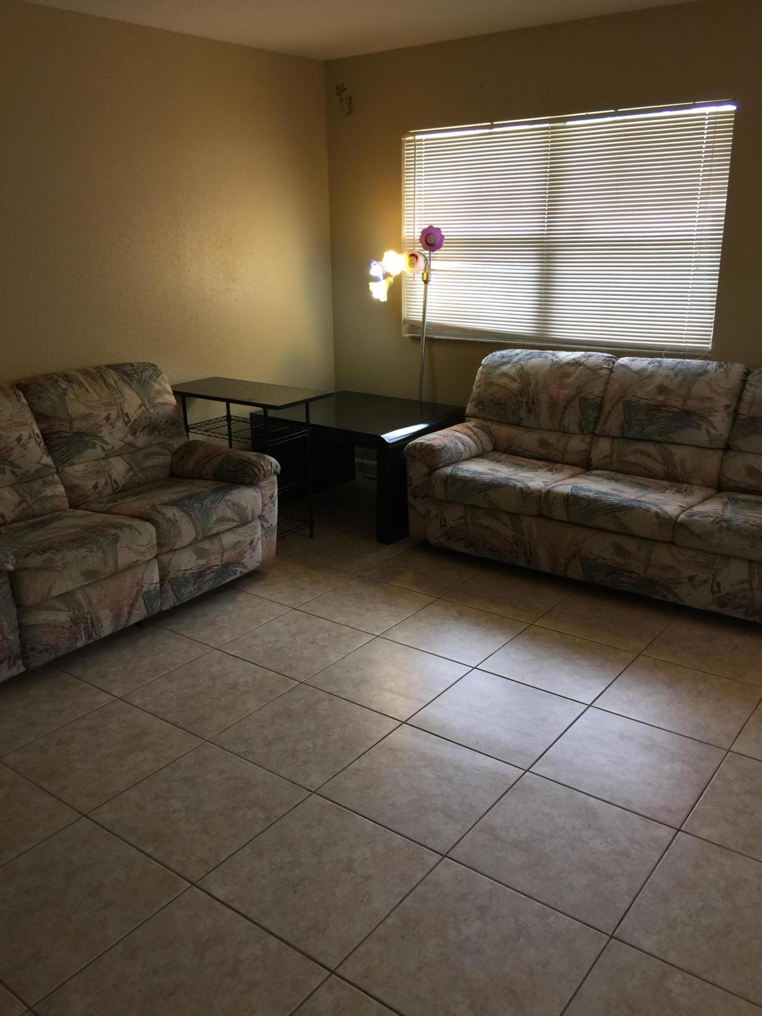 237 Brittany F Delray Beach, FL 33446 - Photo 5 of 10 LIVING ROOM