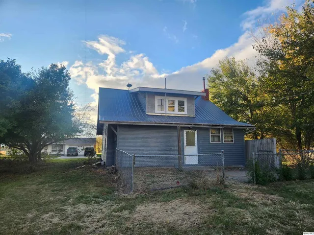 a view of a house with a backyard