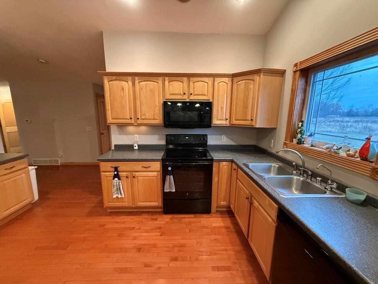 E8835 Huntley Road New London, WI 54961 - Photo 3 of 45