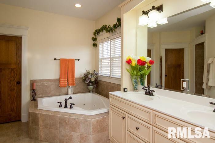 6335 Fairhaven Road Davenport, IA 52807 - Photo 17 of 24 Gallery Image 17