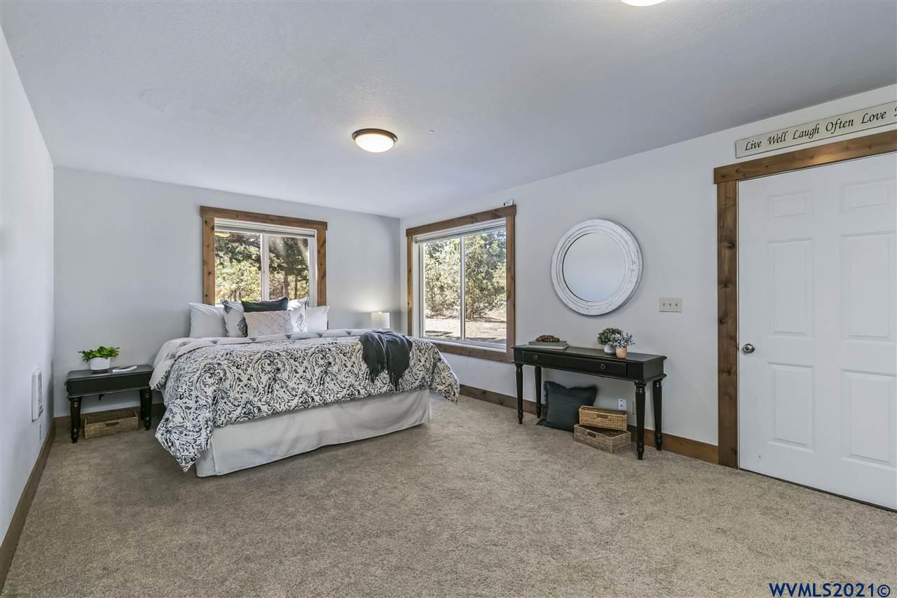 17955 Plainview Road Bend, OR 97703 - Photo 35 of 40