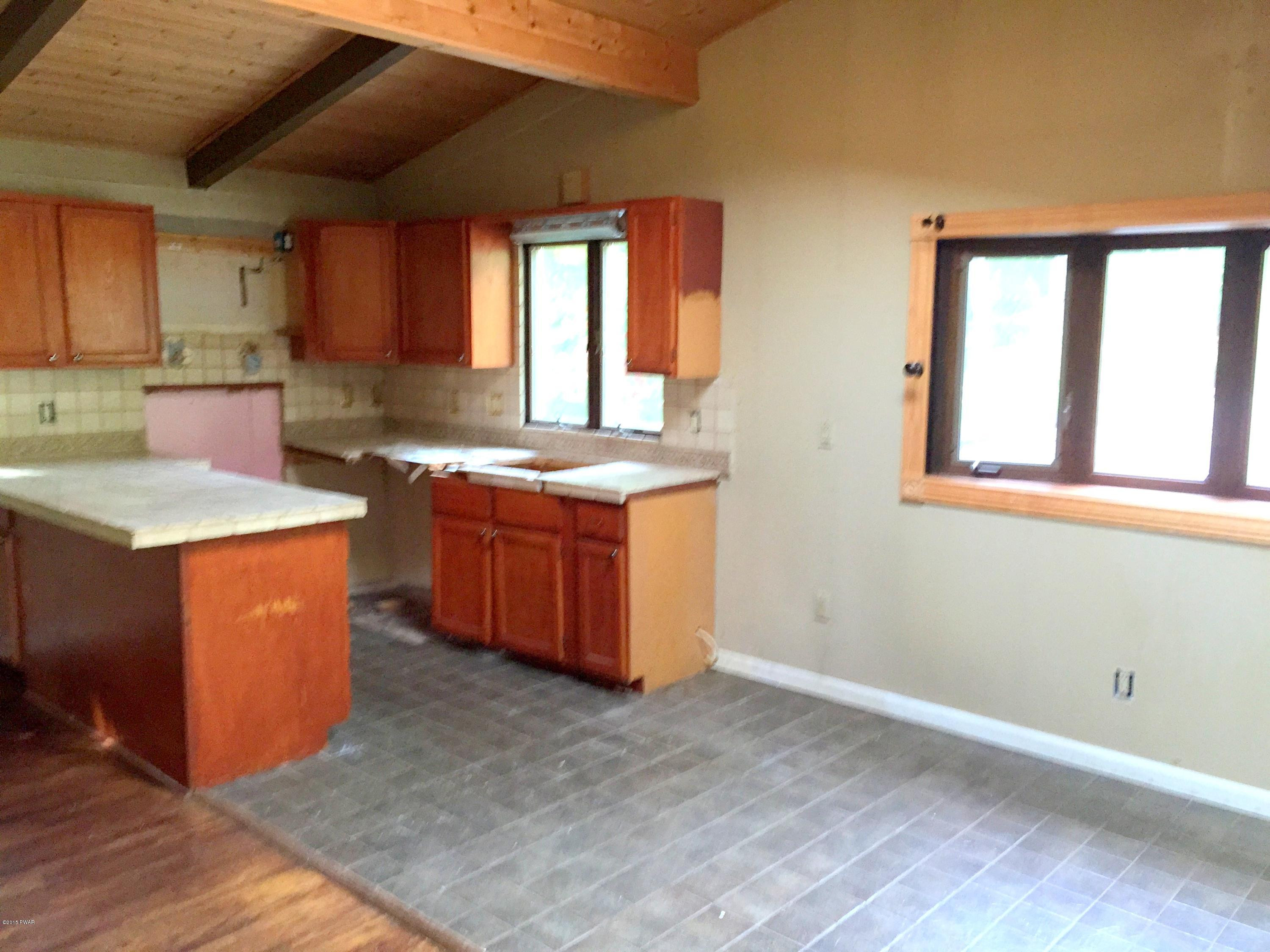 15 Cottonwood Road Hawley, PA 18428 - Photo 6 of 10 Gallery Image 6