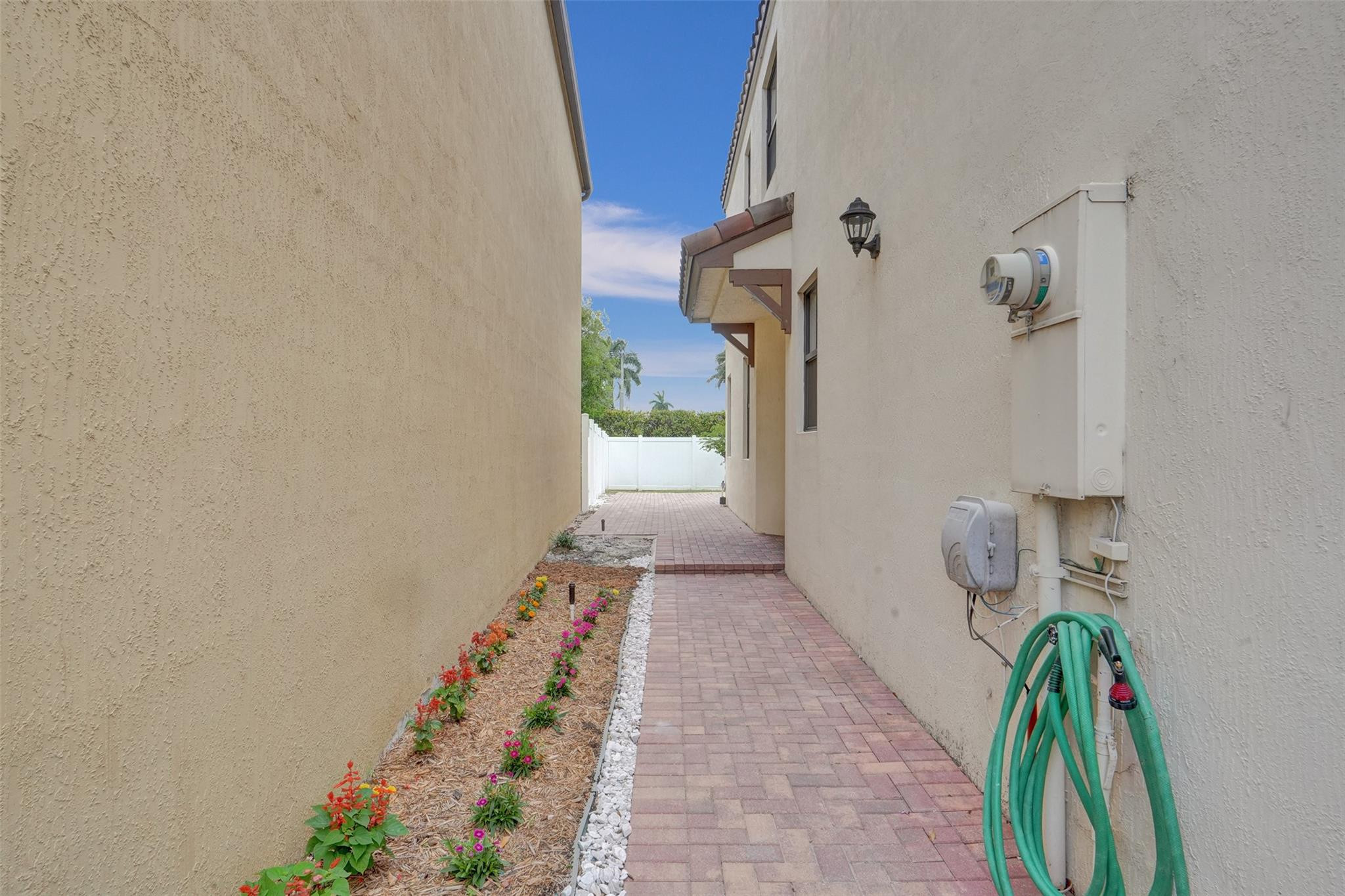 4875 Northwest 55th Place Tamarac, FL 33319 - Photo 5 of 44