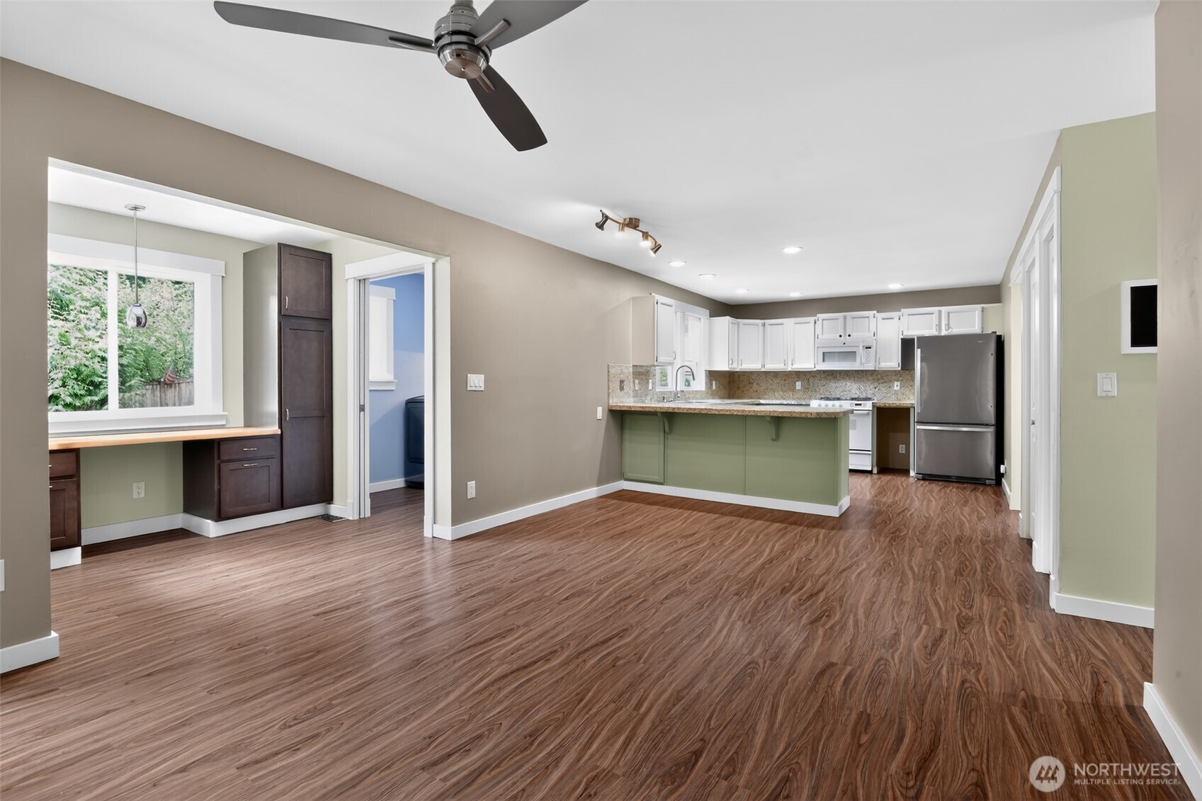 1016 49th Place Southwest Everett, WA 98203 - Photo 10 of 35