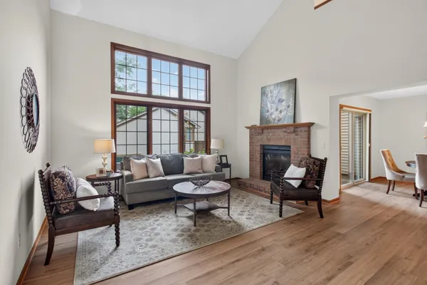 $284,900 | 1915 Furness Street, Maplewood, MN 55109