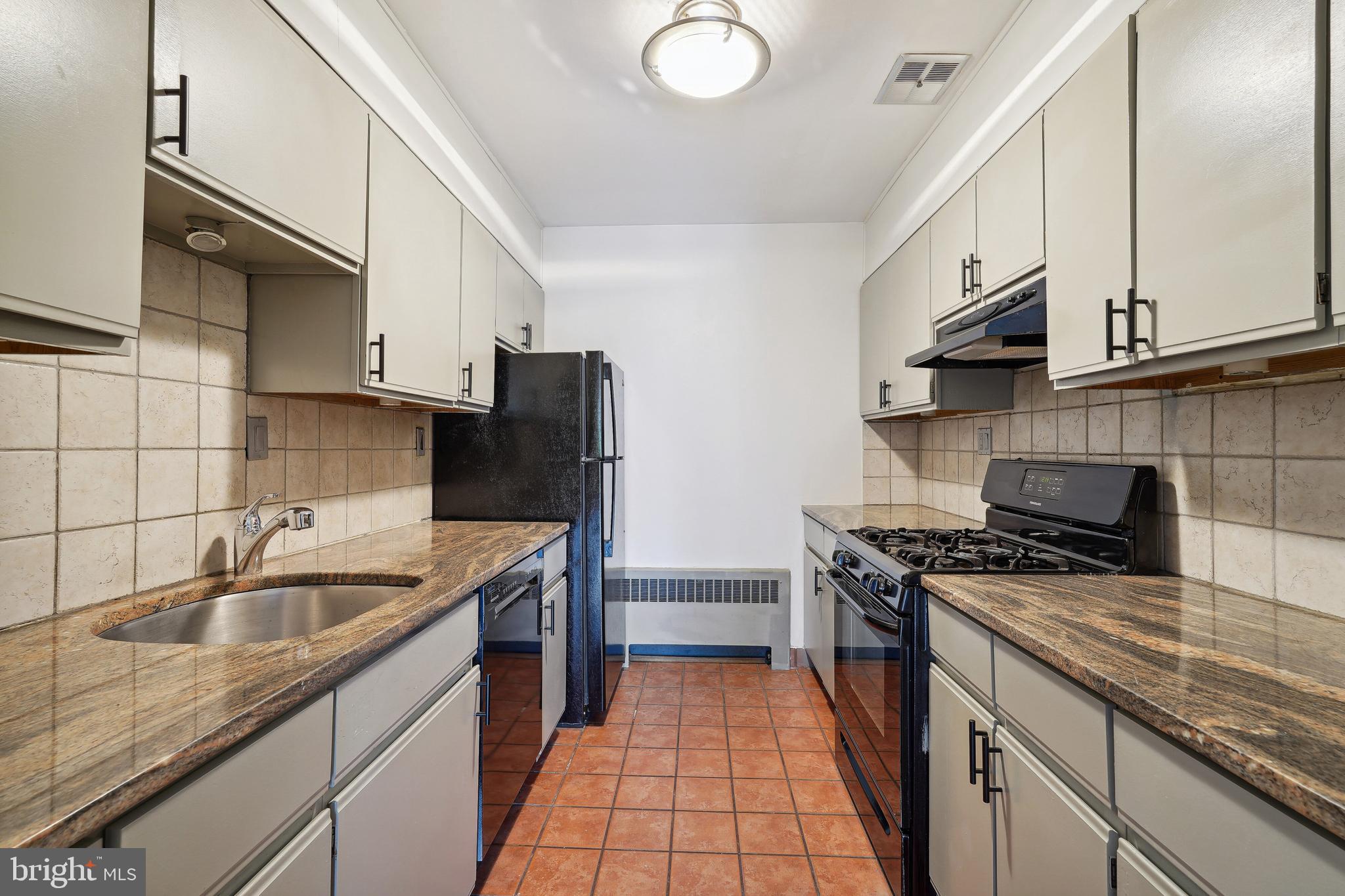 333 N Street Southwest, Unit 333 Washington, DC 20024 - Photo 9 of 29 Kitchen