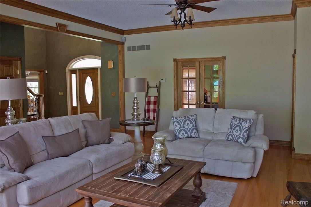 8096 Chilson Road Pinckney, MI 48169 - Photo 36 of 46 Living Room and Entry Way
