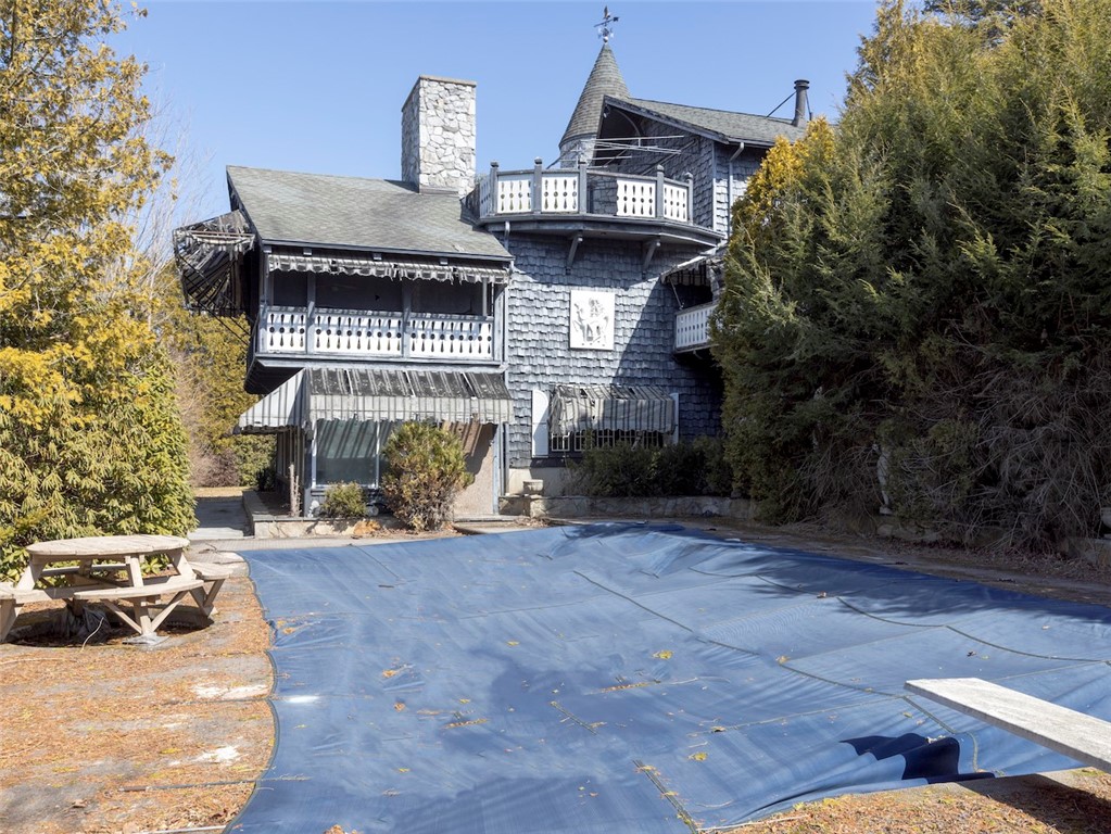 233 Annette Avenue Woonsocket, RI 02895 - Photo 4 of 31