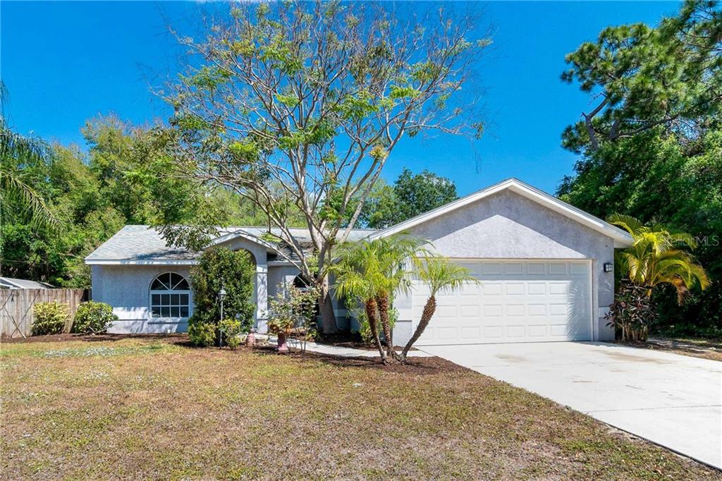 VALUE PRICED! GREAT LOCATION! 3 BED, 2 BATH POOL HOME IN NORTH PORT.