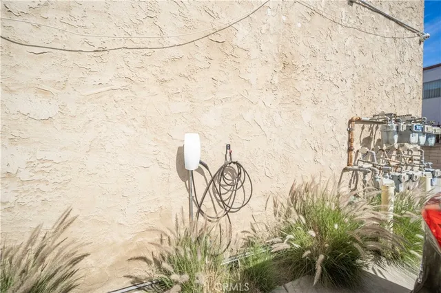 a view of a back yard