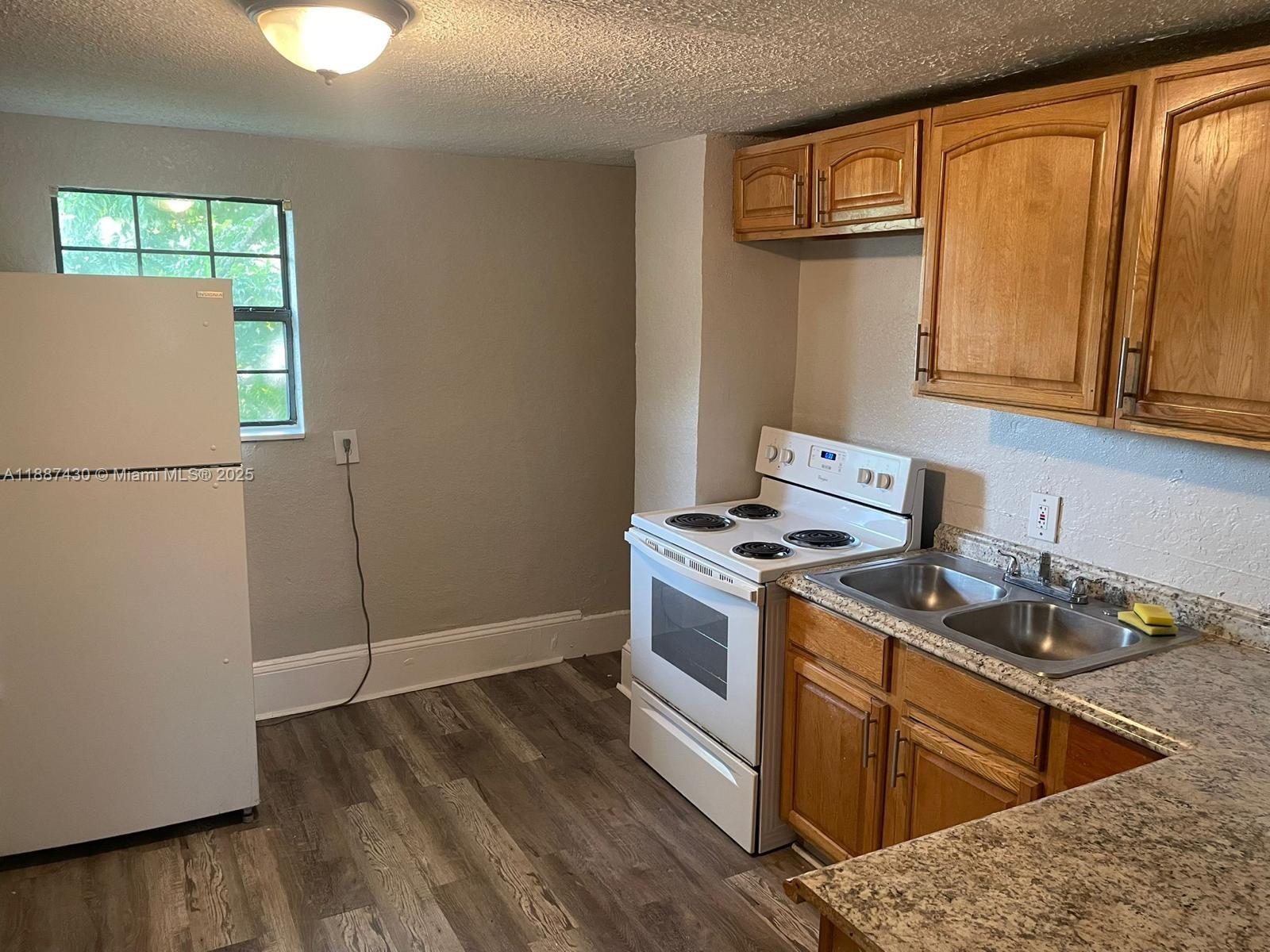 1129 Grothe Street Jacksonville, FL 32209 - Photo 7 of 21 a kitchen with a stove and a refrigerator