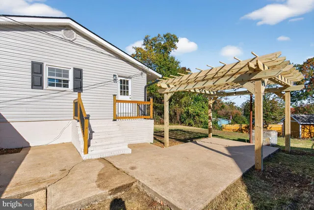 $685,000 | 8915 Sylvania Street, Lorton, VA 22079