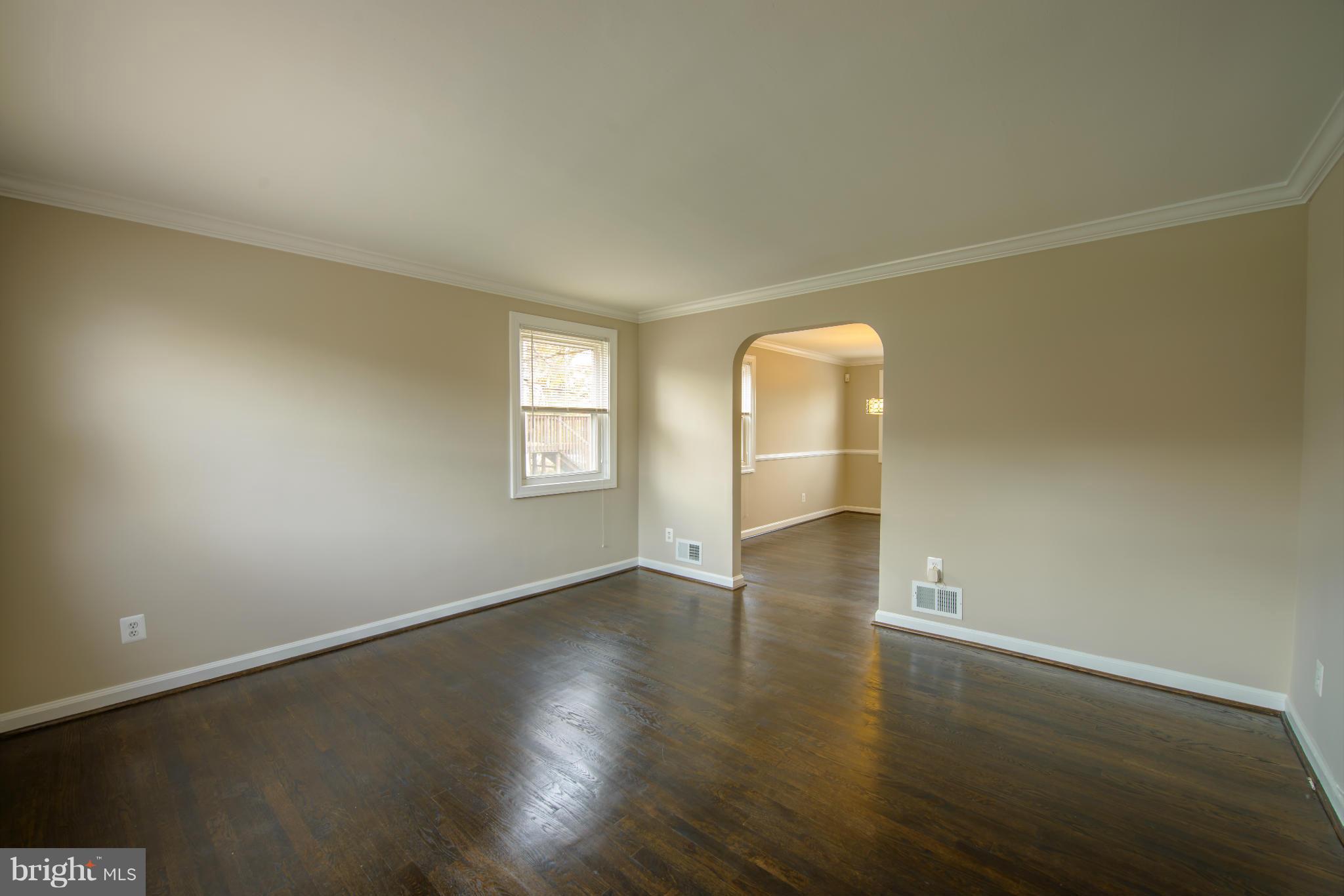 5548 Channing Road Baltimore, MD 21229 - Photo 8 of 30 Living Room