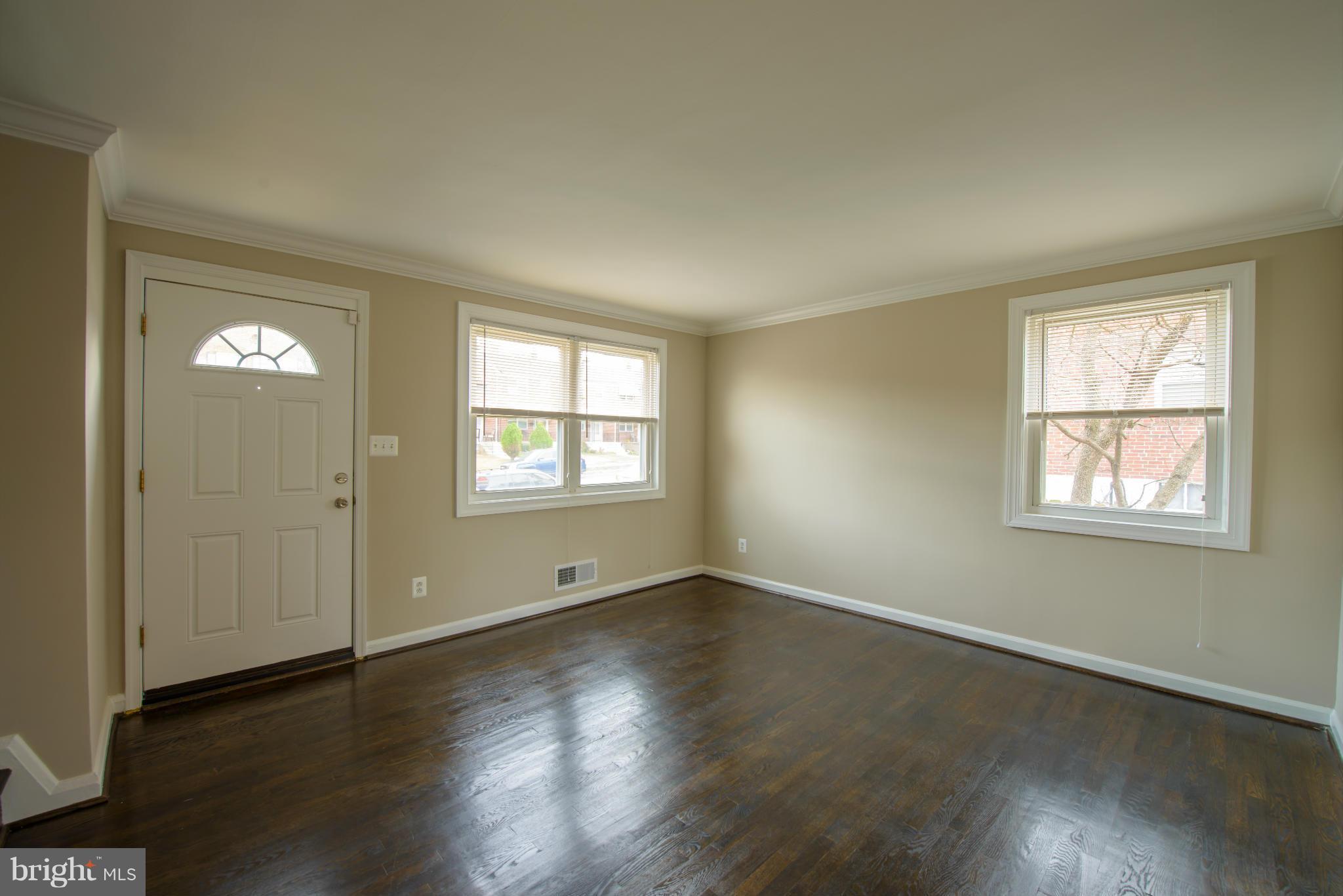5548 Channing Road Baltimore, MD 21229 - Photo 10 of 30 Living Room