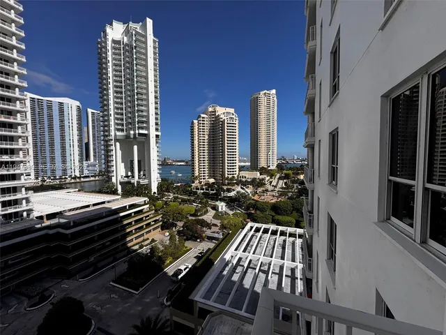 $3,000 | 701 Brickell Key Boulevard, Unit 1208, Miami, FL 33131