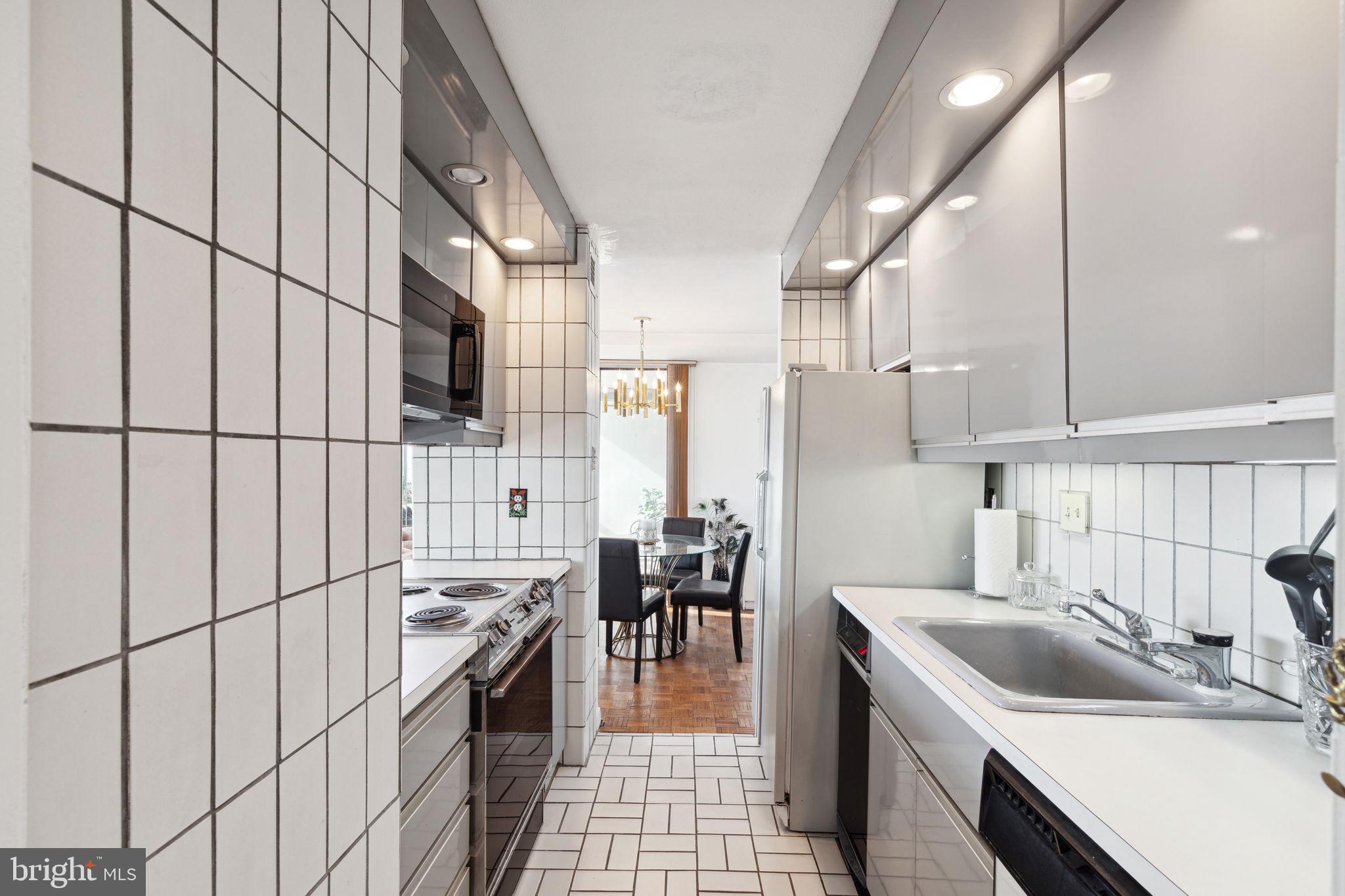224 West Rittenhouse Square, Unit 2810 Philadelphia, PA 19103 - Photo 9 of 29 Gallery Image 9